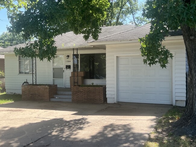 Building Photo - 1304 N Union Ave Rental
