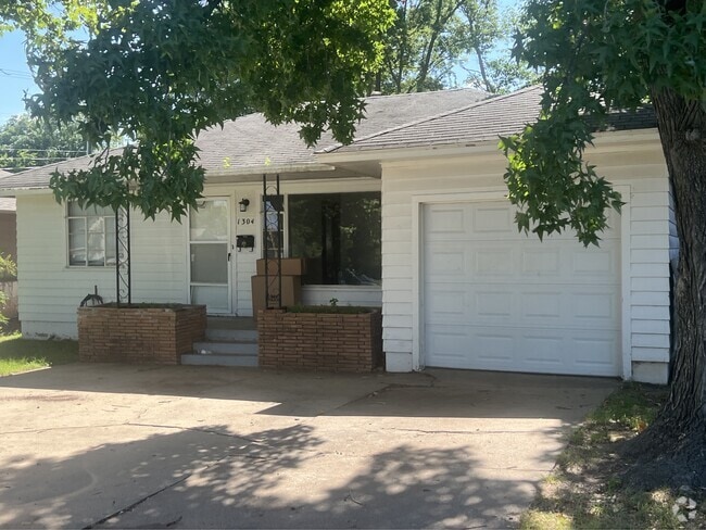 Building Photo - 1304 N Union Ave Rental