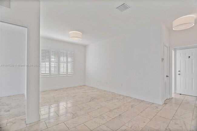 Building Photo - 918 Jefferson Ave Unit 7 Rental