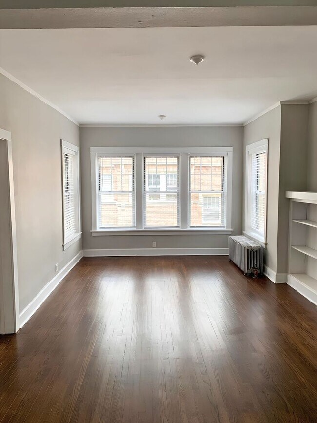 5648 N. Ridge Unit 2W