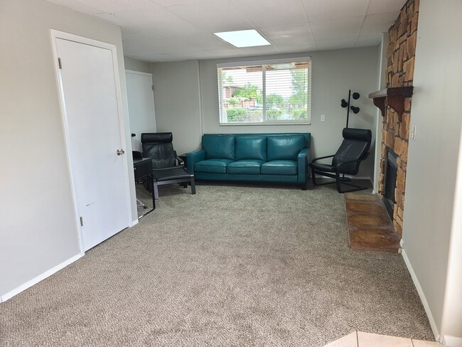 Photo - 940 W Red Oaks Dr Unit 2