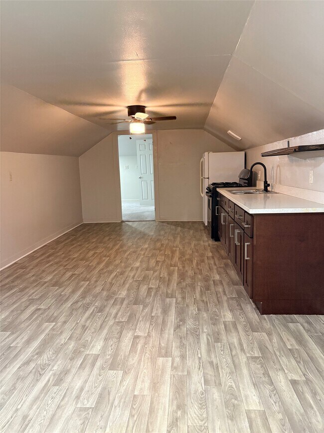 Photo - 118 N Hagerman St