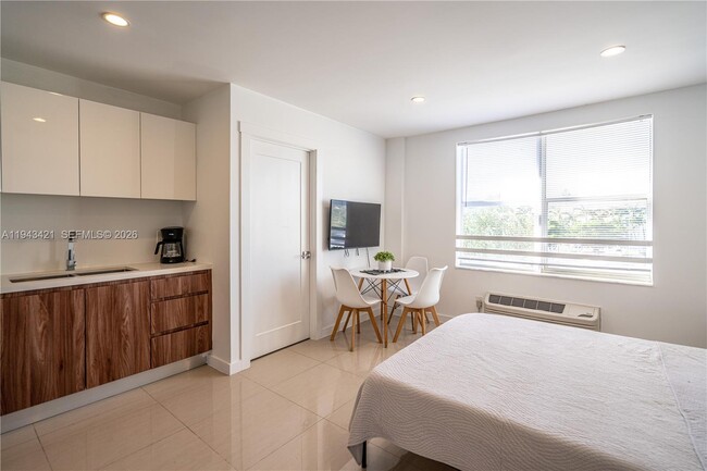 Building Photo - 924 Marseille Dr Unit 24