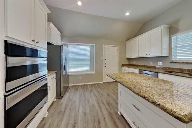 Photo - 16819 Kettle Creek Dr