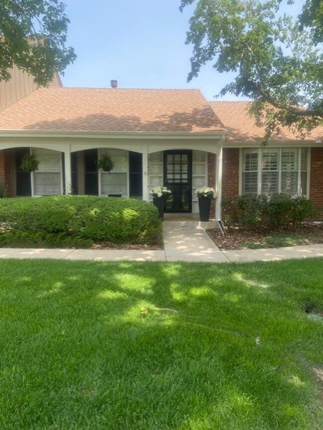 Building Photo - Call this gorgeous townhome yours! 2 master bedrooms with detached 2 car garage in Cherry Creek M...