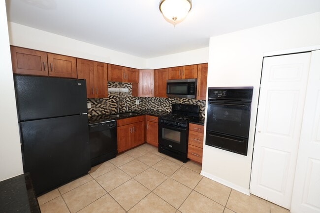 Photo - 503 E Valley Ln