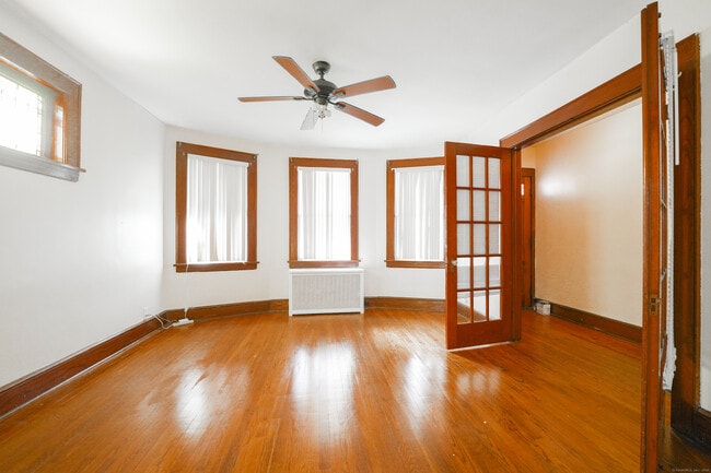 Photo - 140 Kent Ave