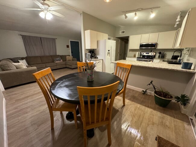 Photo - 4304 Bradley Dr House
