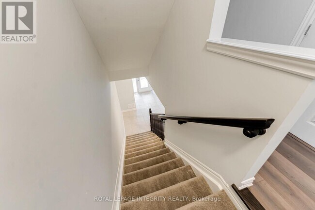 Photo - 580 Catleaf Row