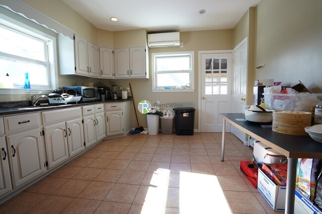 Photo - 52 Pearson Rd Unit 2