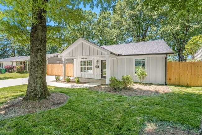 Building Photo - (Coming Soon) Fully Renovated 3 Bedroom Bu...