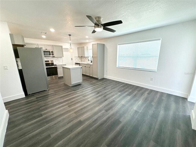 Photo - 1417 Ambassador Ave