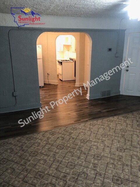 Building Photo - 7 Montana Ave Unit 1