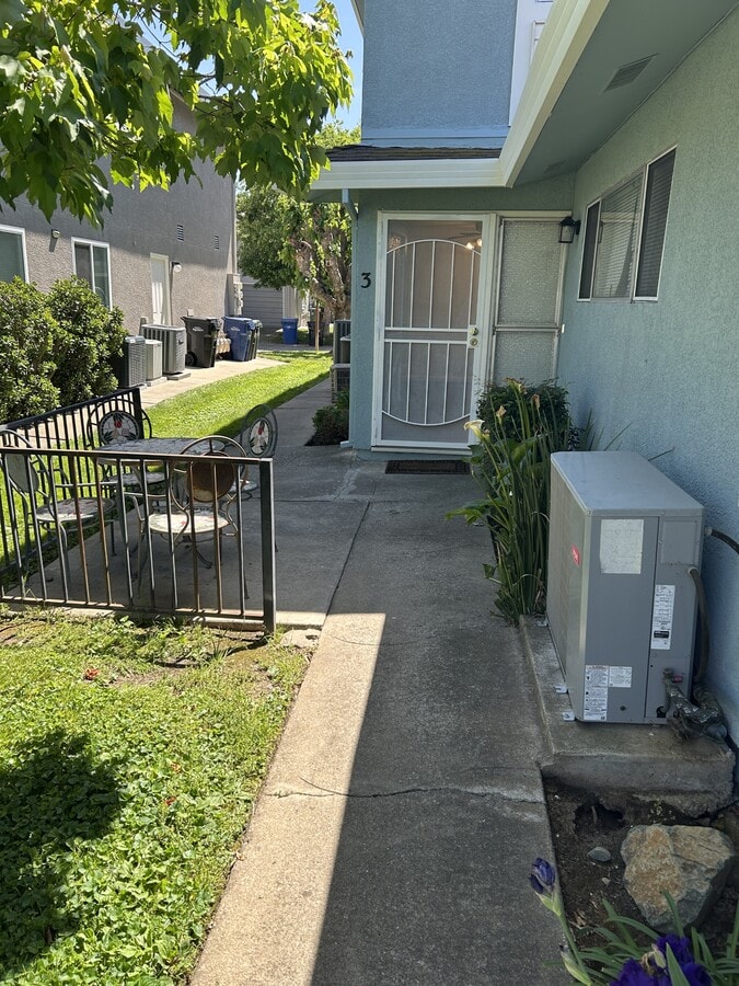 Photo - 9024 Montoya St