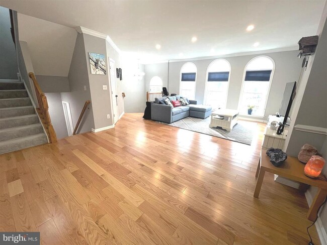 Photo - 4513 Monmouth St