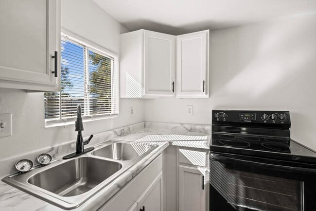 Photo - 3120 N Romero Rd