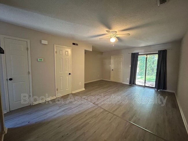 Photo - 802 Timberline Dr SE