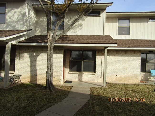 Building Photo - 2807 NW 46th St Unit 2807 NW 46th Street Apt B