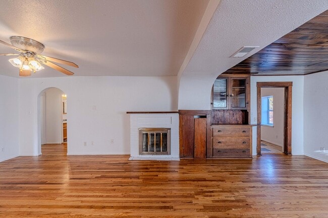 Photo - 609 Candelaria Rd NW