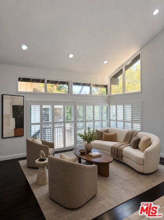 Building Photo - 2880 Woodwardia Dr