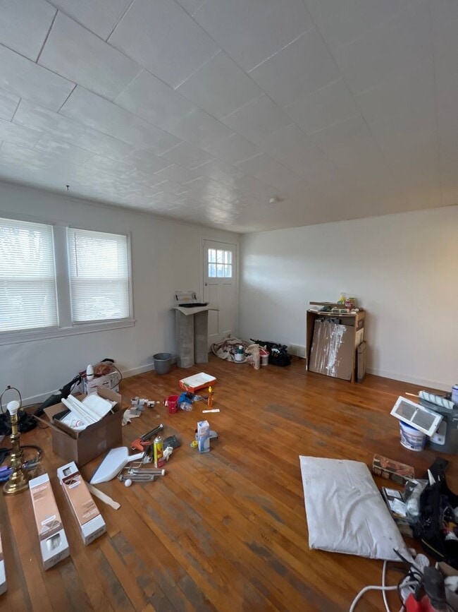 Photo - Charming 1 bedroom, fully furnished apartment Unit 2655 Eldridge Avenue