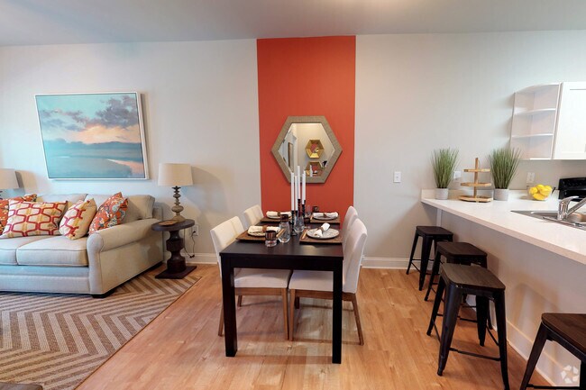 1BR, 1BA - 778 SF