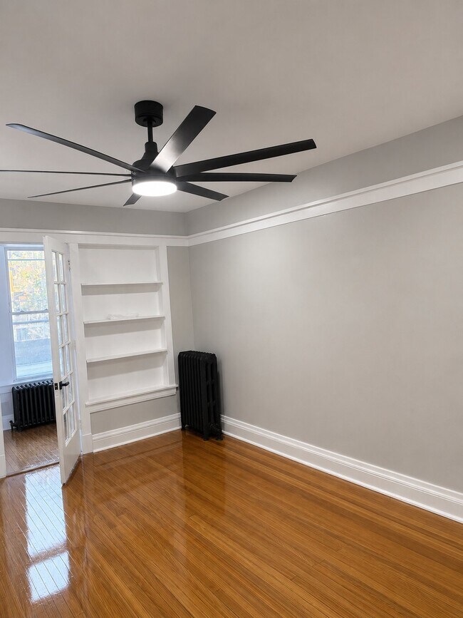 6837 S East End Ave Unit 2n