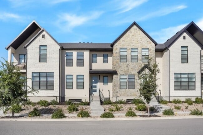 Building Photo - Holbrook Towns