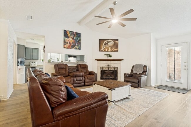 Photo - 106 E Apollo Rd