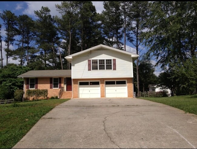 Building Photo - 698 Shannon Way