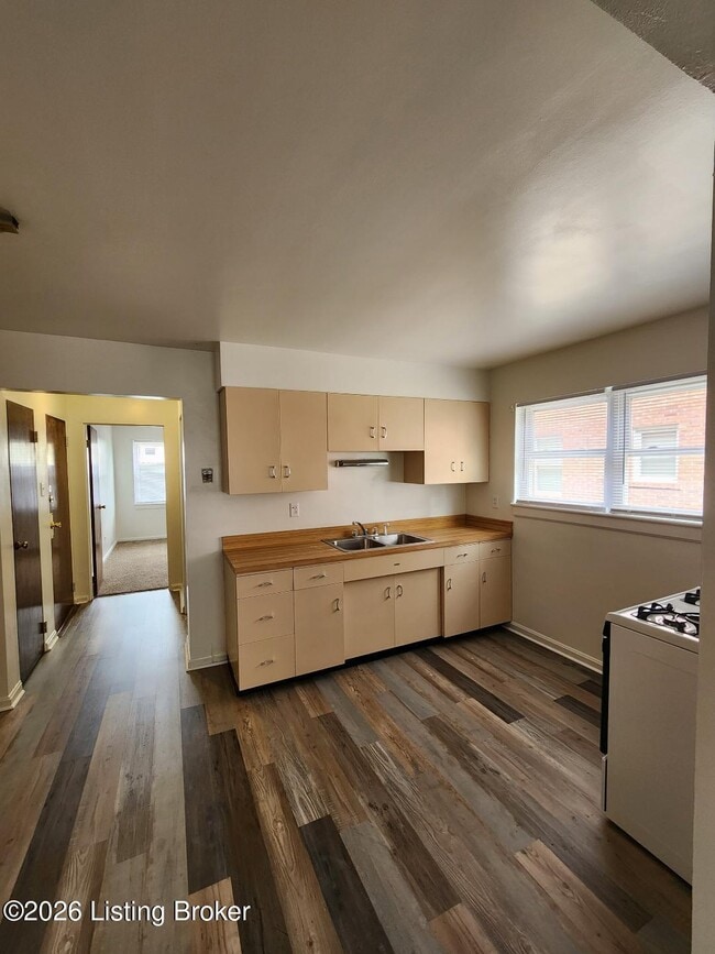 Building Photo - 1039 Parkway Dr Unit 4