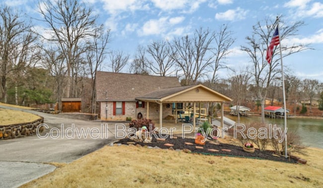 Building Photo - 165 Lakeshore Ct