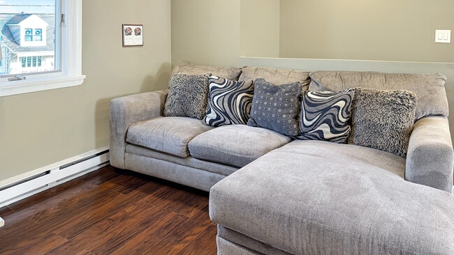 Photo - 154 Charlton Ave Unit 2