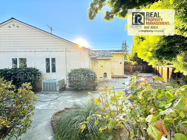 Photo - Bright 4-Bedroom, 2-Bath Single-Level Home with Bonus Room – Palo Alto