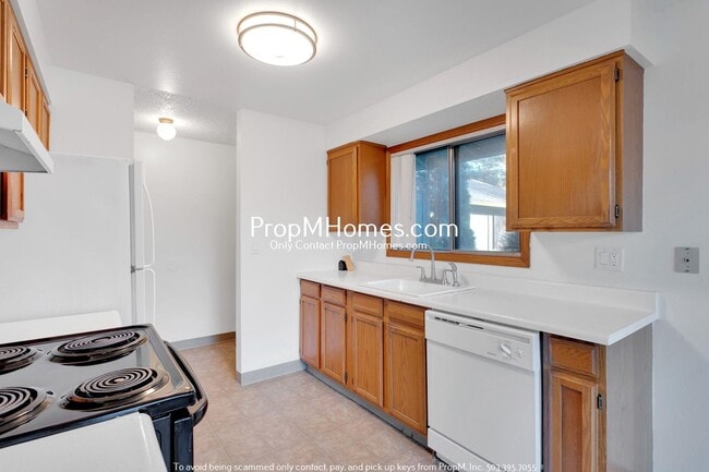 Building Photo - Spacious Two Bedroom Duplex in North Gresham!