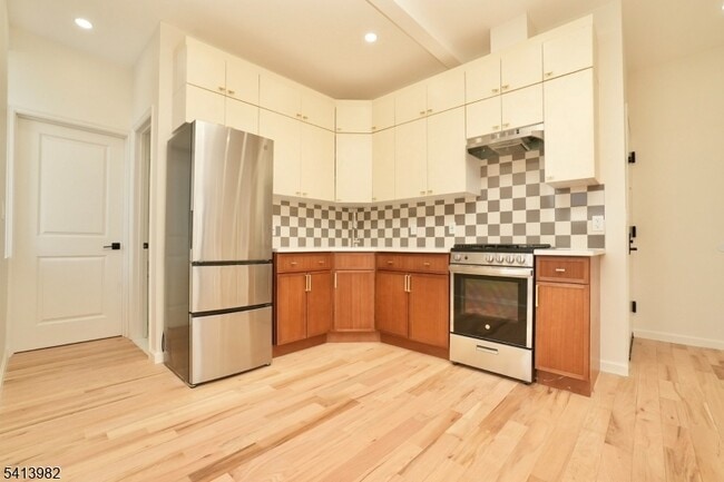 Building Photo - 15 Palisade Ave Unit 7