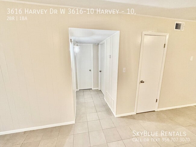 Building Photo - 3616 Harvey Dr W Unit 10,