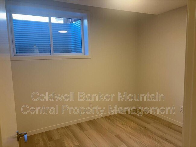 Photo - 343-330 30 St SW Unit BSMT