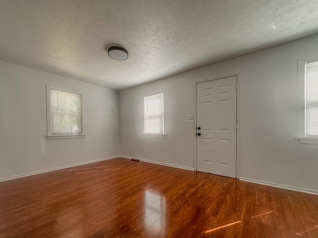 Photo - 3541 Blackstone Ave