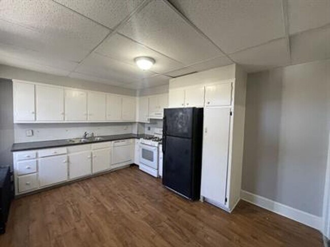 Photo - 631 Roosevelt Ave Unit 2