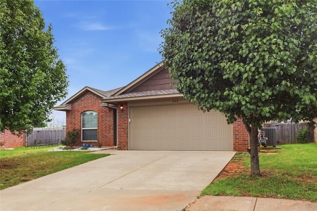 605 Inverleith Cir