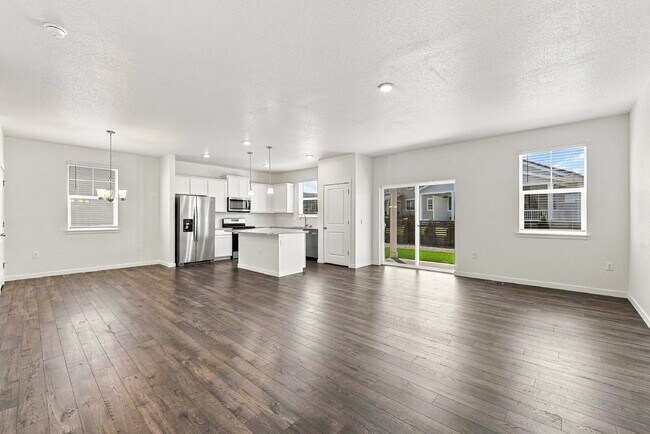 $2,945.95 with $300 Off the first month's rent, 4 Beds - 2.5 Baths, Single Family Home in Aurora ...