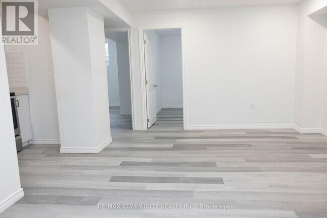 Photo - 481 Bessborough Dr