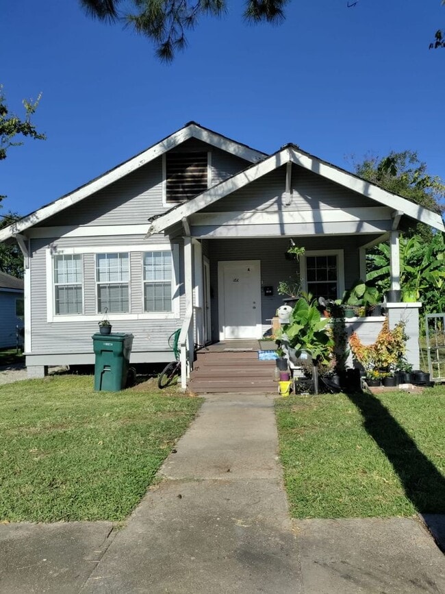 Building Photo - 1545 Avenue B Unit 1545 Ave B B DW Rental