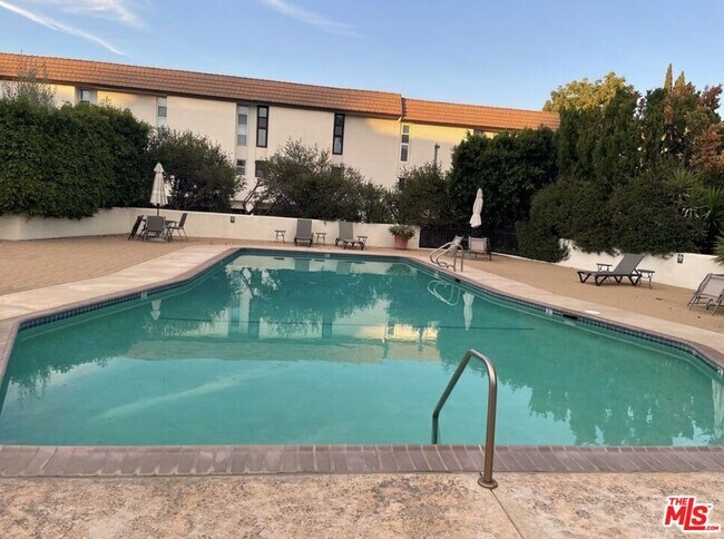 Photo - 5271 Newcastle Ave Unit 1