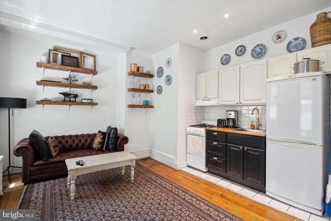 Building Photo - 1953 Locust St Unit 3F Rental