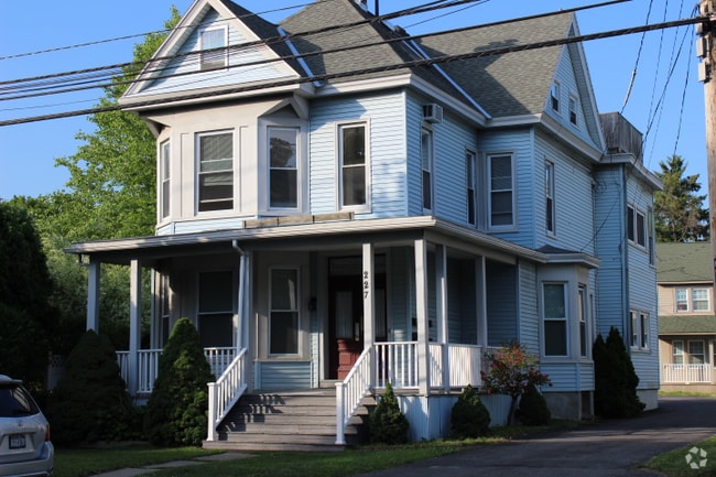 Building Photo - 227 Pawling Ave Rental
