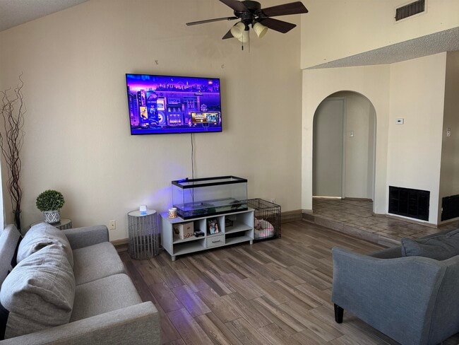 Photo - 605 Atlanta Dr