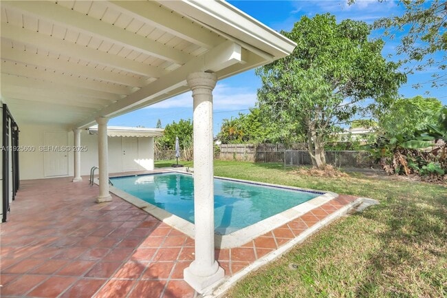 Building Photo - 3225 SW 94th Ave