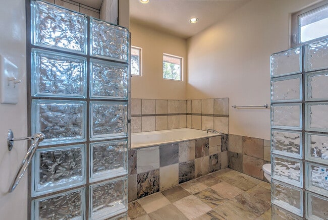 Building Photo - Pet Friendly, 4 bed, 3 bath, Gorgeous Home...